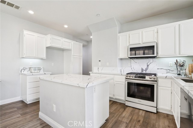 Detail Gallery Image 15 of 33 For 27875 Cactus, Moreno Valley,  CA 92555 - 3 Beds | 2/1 Baths