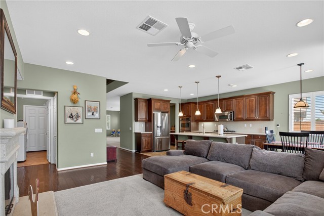 Detail Gallery Image 14 of 60 For 33888 Madrigal Ct, Temecula,  CA 92592 - 5 Beds | 3 Baths