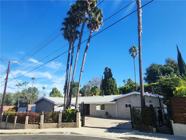 Detail Gallery Image 1 of 33 For 5732 Wallis Ln, Woodland Hills,  CA 91367 - 4 Beds | 2/1 Baths