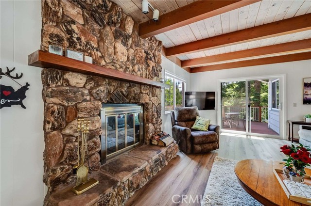 Detail Gallery Image 9 of 42 For 395 Primrose Cir #1-2,  Lake Arrowhead,  CA 92352 - 4 Beds | 3 Baths