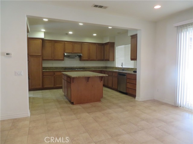 14336 Saline Drive, Eastvale CA: https://media.crmls.org/medias/394c7886-a529-482b-a331-9ddadd4b537e.jpg