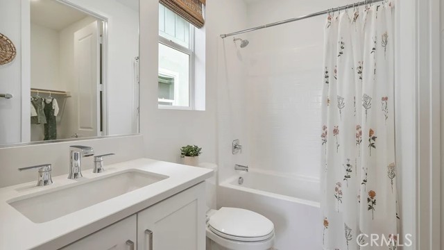 Detail Gallery Image 20 of 41 For 24339 Calle La Roca, Valencia,  CA 91354 - 4 Beds | 4/1 Baths