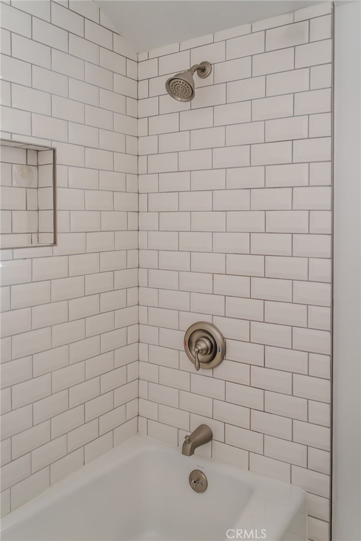https://media.crmls.org/medias/394d8c88-3c45-46d2-ae84-be3f3a4654ba.jpg?preset=X-Large