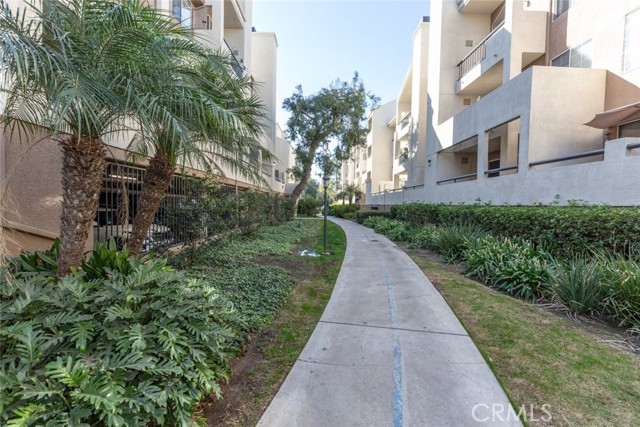 Detail Gallery Image 5 of 31 For 5540 Owensmouth Ave #206,  Woodland Hills,  CA 91304 - 2 Beds | 2 Baths