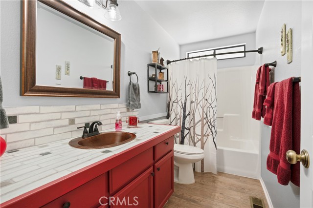10018 El Capitan Way, Kelseyville CA: https://media.crmls.org/medias/394ed0bf-6cae-47ab-be93-cbae271ee877.jpg