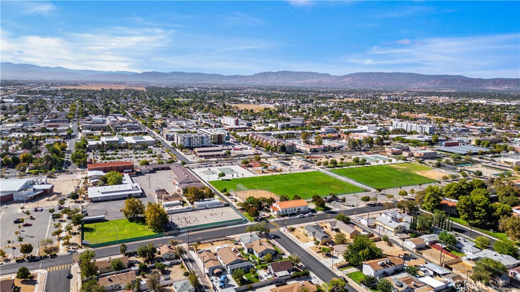 https://media.crmls.org/medias/394f750d-6943-41f3-9457-cacc2bac0b64.jpg?preset=X-Large