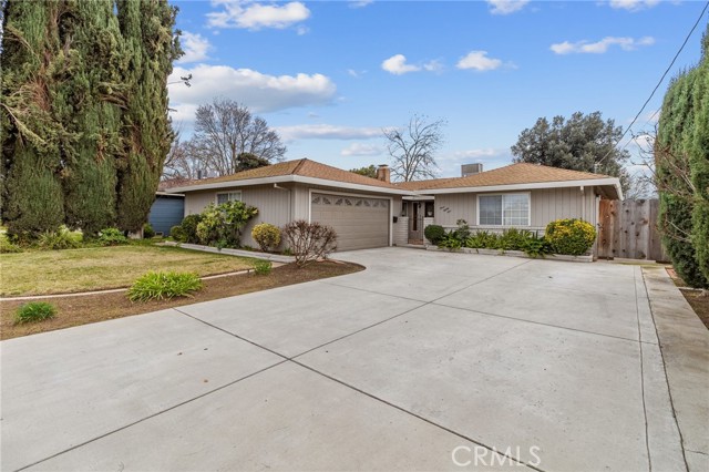 Detail Gallery Image 1 of 21 For 384 Emerald Dr, Merced,  CA 95348 - 3 Beds | 2 Baths