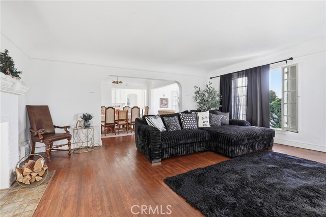 Detail Gallery Image 4 of 26 For 4916 W 12th St, Los Angeles,  CA 90019 - 6 Beds | 4 Baths