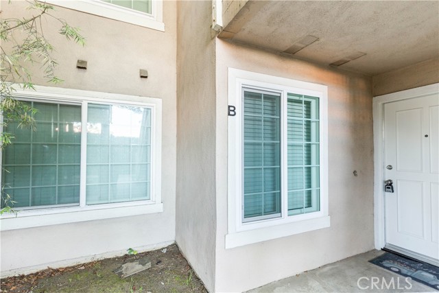 Detail Gallery Image 2 of 29 For 3851 Amberly Dr #B,  Inglewood,  CA 90305 - 3 Beds | 2 Baths