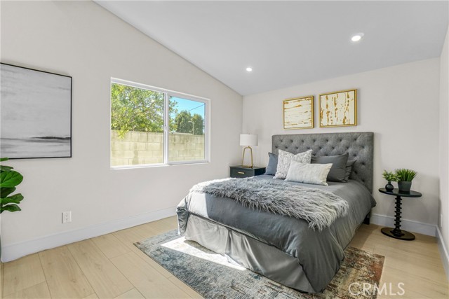 Detail Gallery Image 22 of 28 For 10805 Chimineas, Porter Ranch,  CA 91326 - 4 Beds | 2/1 Baths