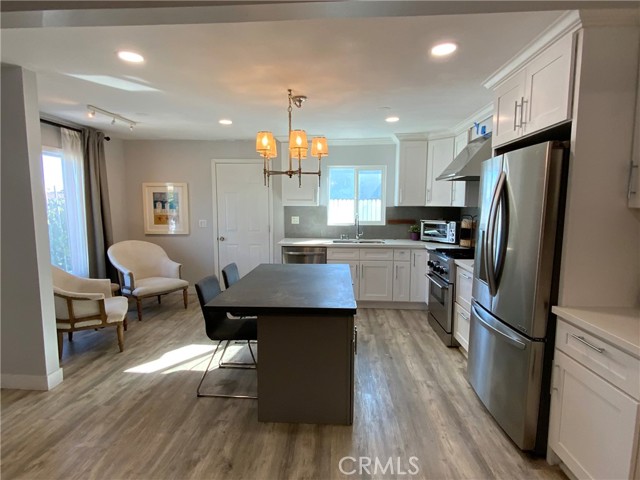 Detail Gallery Image 7 of 21 For 17091 B Ln, Huntington Beach,  CA 92647 - 3 Beds | 2 Baths