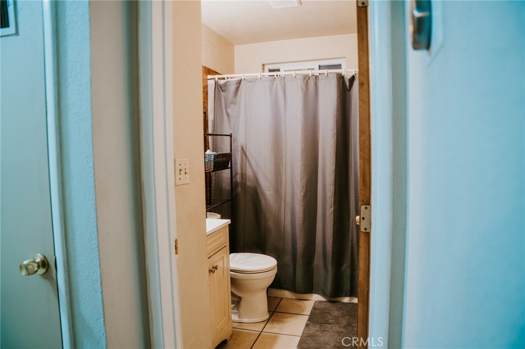 https://media.crmls.org/medias/395172bb-1d56-40bf-8446-d6c8b4b01ea6.jpg?preset=X-Large