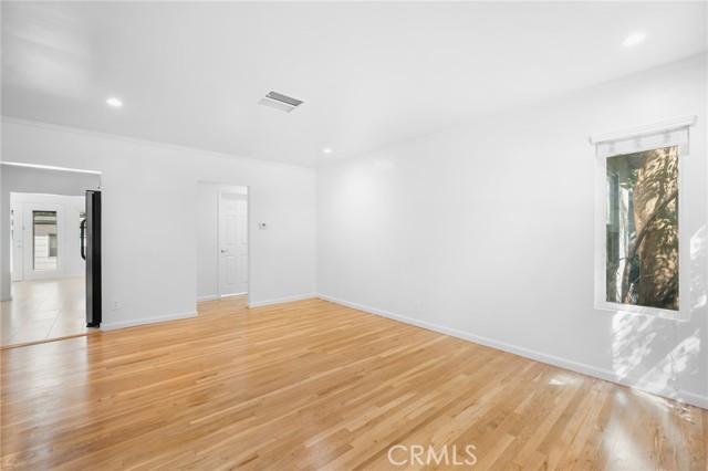 Detail Gallery Image 3 of 34 For 17429 Burbank Bld, Encino,  CA 91316 - 3 Beds | 2 Baths