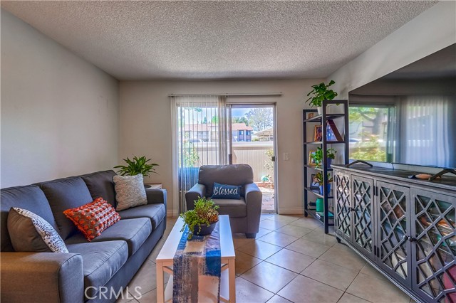 8990 19th Street, Rancho Cucamonga CA: https://media.crmls.org/medias/39522e76-d59a-44ba-bd92-33ba743981bb.jpg
