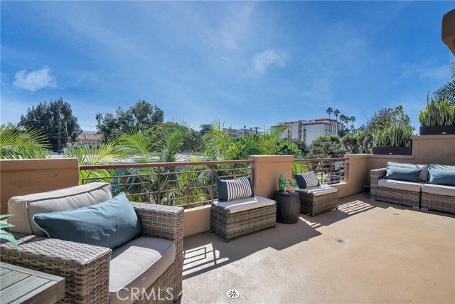 138 Broadway, Redondo Beach, California 90277, 3 Bedrooms Bedrooms, ,3 BathroomsBathrooms,Residential,Sold,Broadway,SB21217979