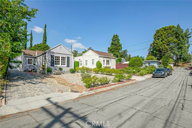 Detail Gallery Image 2 of 37 For 2737 Rustic Ln, Glendale,  CA 91208 - 1 Beds | 1 Baths