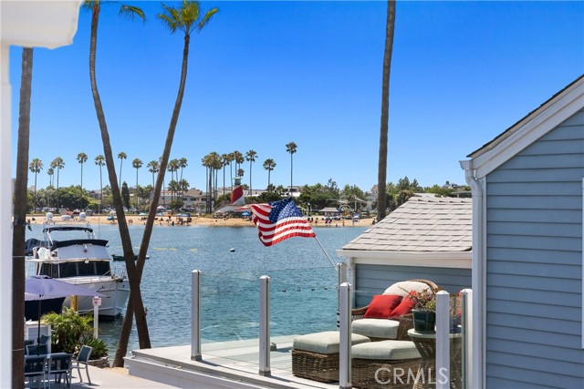 45 Drake Street, Newport Beach CA: https://media.crmls.org/medias/3954ac8e-e953-407e-a7b3-0bc16f49484a.jpg