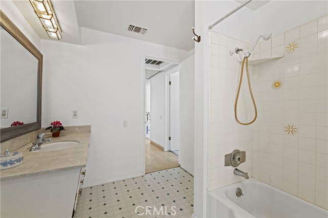 Detail Gallery Image 29 of 53 For 2272 Colmena St, La Canada Flintridge,  CA 91011 - 4 Beds | 2 Baths