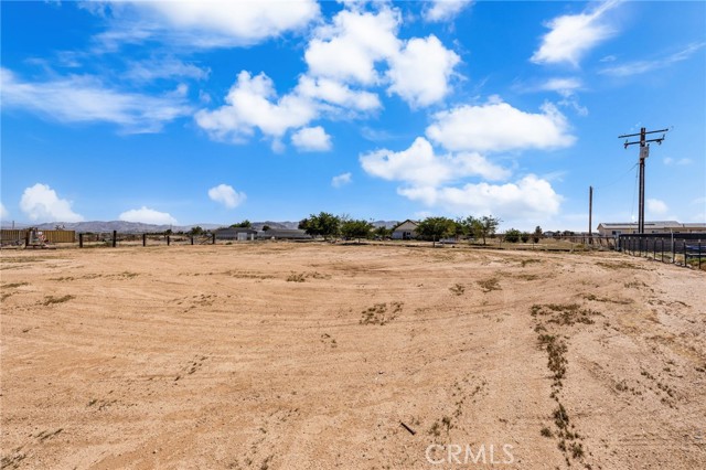 Detail Gallery Image 37 of 56 For 10779 Mills Rd, Apple Valley,  CA 92308 - 4 Beds | 3 Baths