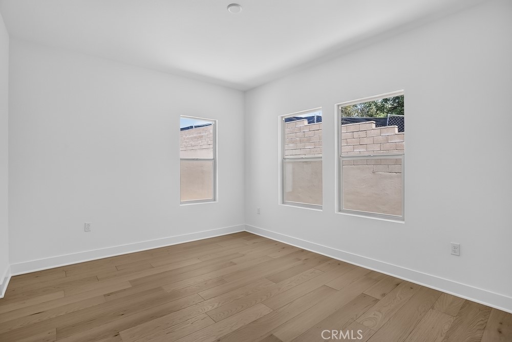 https://media.crmls.org/medias/3958bfd0-147a-40a0-89db-9112e25d459a.jpg?preset=X-Large