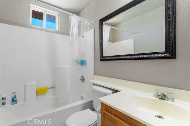 Detail Gallery Image 13 of 21 For 2293 Medical Center Dr, Perris,  CA 92571 - 3 Beds | 2/1 Baths