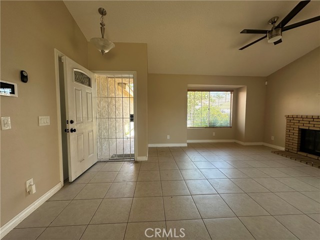 Detail Gallery Image 3 of 12 For 16193 Space Dr, Moreno Valley,  CA 92551 - 2 Beds | 2 Baths