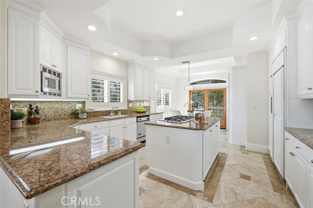 Detail Gallery Image 12 of 52 For 120 via Alameda, Redondo Beach,  CA 90277 - 5 Beds | 4 Baths