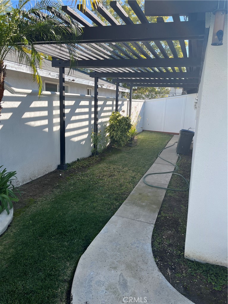 https://media.crmls.org/medias/395a3c85-63c0-4231-b245-c680c06f6ffc.jpg?preset=X-Large