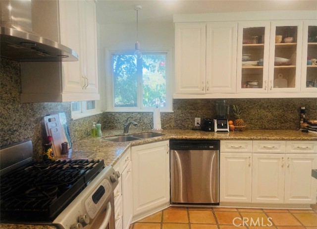 Detail Gallery Image 4 of 11 For 5311 Don Pio, Woodland Hills,  CA 91364 - 2 Beds | 2 Baths