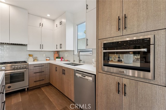 Detail Gallery Image 13 of 34 For 542 N Commonwealth Ave, Silver Lake Los Angeles,  CA 90004 - 3 Beds | 2/1 Baths