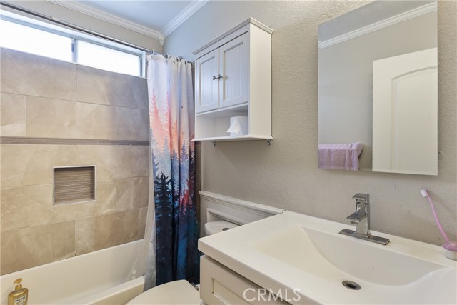 8963 Bold Ruler Lane, Jurupa Valley CA: https://media.crmls.org/medias/395e8418-c3a5-43fe-853a-b67915d12a55.jpg