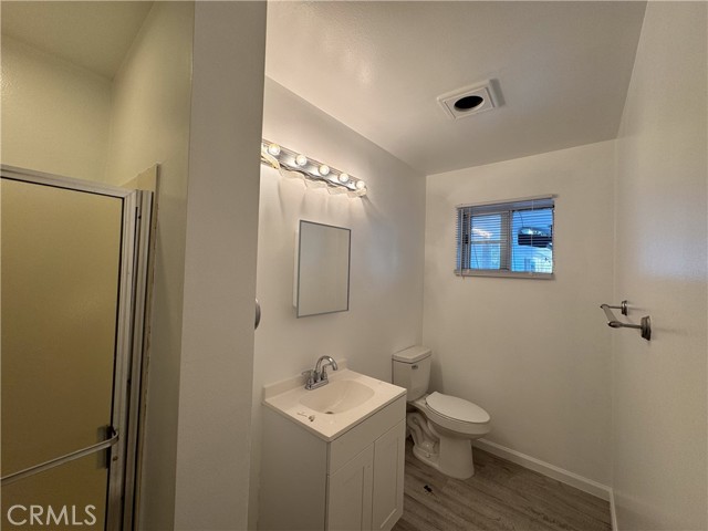 Detail Gallery Image 11 of 22 For 19351 Strathern, Reseda,  CA 91335 - 4 Beds | 2 Baths