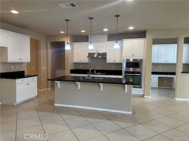 13165 Samilin Circle, Eastvale CA: https://media.crmls.org/medias/395f0f43-03ad-4969-a273-74ab798e88cb.jpg