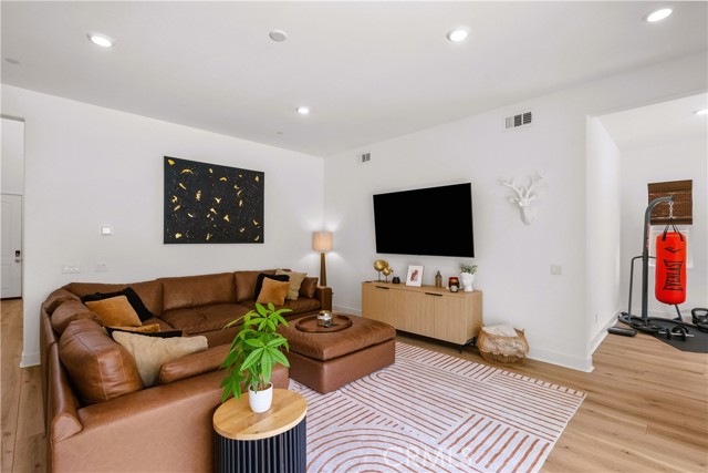 29467 Camino Saguaro, Valencia CA: https://media.crmls.org/medias/3961441b-e5f2-4af6-badc-630872f37ef2.jpg
