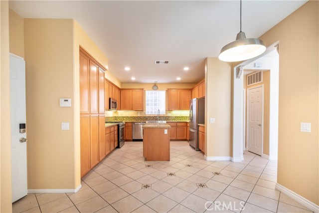 27531 Sunny Creek Drive, Valencia CA: https://media.crmls.org/medias/3961e17c-6cee-45fd-9c4a-472bffc350d3.jpg