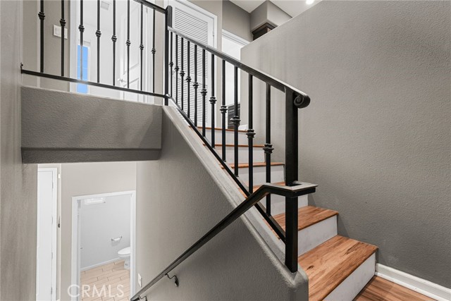 Detail Gallery Image 11 of 34 For 7600 N Courage Way, Van Nuys,  CA 91405 - 4 Beds | 3 Baths