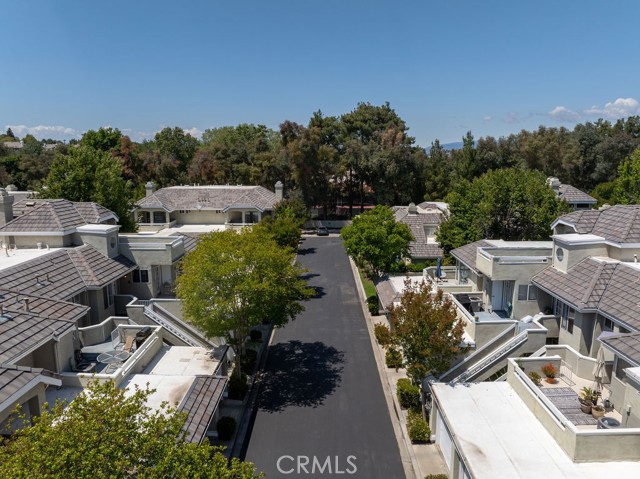 26129 Mcbean Pkwy, Valencia CA: https://media.crmls.org/medias/3962ab2a-0a1d-4631-a248-8a1d312b3f30.jpg