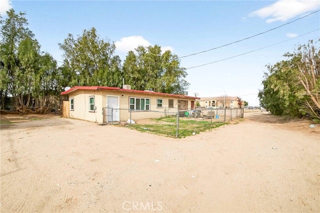 11389 Lee Ave., Adelanto CA: https://media.crmls.org/medias/39631913-3306-4e09-9d30-f2cb61a63ced.jpg