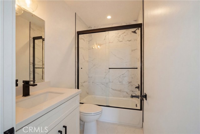 Detail Gallery Image 11 of 18 For 21721 Hart, Canoga Park,  CA 91303 - 3 Beds | 2 Baths