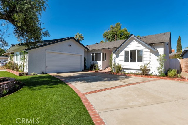 Detail Gallery Image 1 of 39 For 10133 Whitaker Ave, Granada Hills,  CA 91343 - 3 Beds | 3 Baths