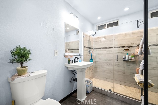 Detail Gallery Image 14 of 31 For 949 Hollins St, Los Angeles,  CA 90023 - 3 Beds | 1 Baths