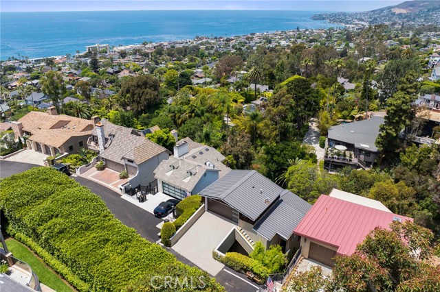 686 Diamond Street, Laguna Beach CA: https://media.crmls.org/medias/3966cc0f-5aac-41a6-ba5b-7537eee5abc5.jpg