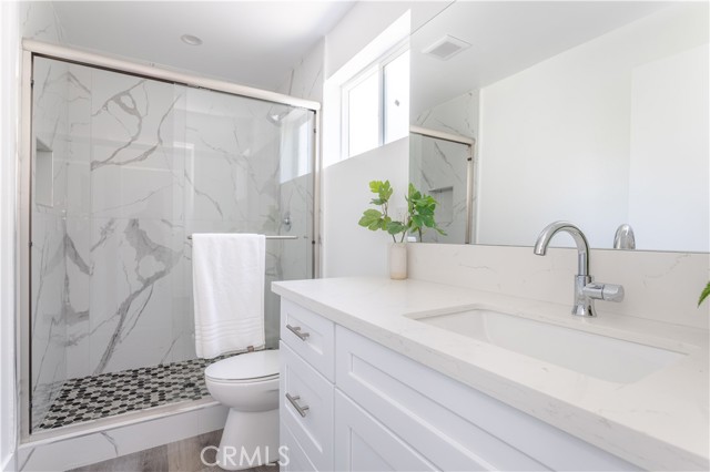 1032 N Oxford Avenue, Los Angeles CA: https://media.crmls.org/medias/3966d459-d2b4-4943-a1ff-bd7275f5401d.jpg