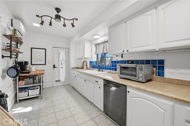 Detail Gallery Image 8 of 43 For 808 E Grand Blvd, Corona,  CA 92879 - 3 Beds | 2 Baths