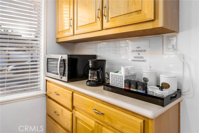 Detail Gallery Image 13 of 60 For 14027 Wyandotte St, Van Nuys,  CA 91405 - 4 Beds | 4 Baths