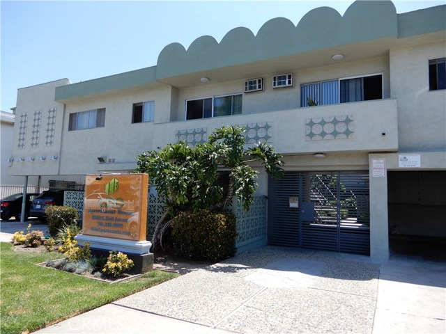 1960 S Holt Avenue Los Angeles, California The Lido Apartments is located in the La Cienga Heights neighborhood of Los Angeles. This location enjoys easy access to transportation, employment, shopping, dining and entertainment. With a high walk score of 81, most of these amenities are within walking distance. The property is very well maintained with several major items being completed in recent years including seismic retrofit and a new central water heater. Nine (60%) of the units have already been renovated, which will enable a new owner to create value by renovating interiors on turn overs and significantly raise rents.