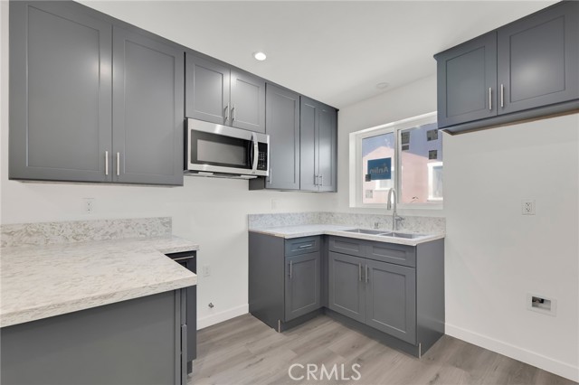 2621 Vineyard Avenue, Los Angeles CA: https://media.crmls.org/medias/3968472a-9687-4743-8dd4-9c413d7997d3.jpg
