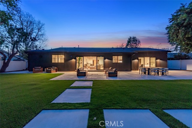 Detail Gallery Image 6 of 46 For 8960 Oak Park Ave, Northridge,  CA 91325 - 4 Beds | 3/1 Baths