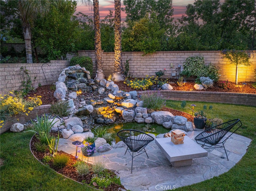 https://media.crmls.org/medias/39697367-1b2e-4d8a-86c9-ef344e84371a.jpg?preset=X-Large