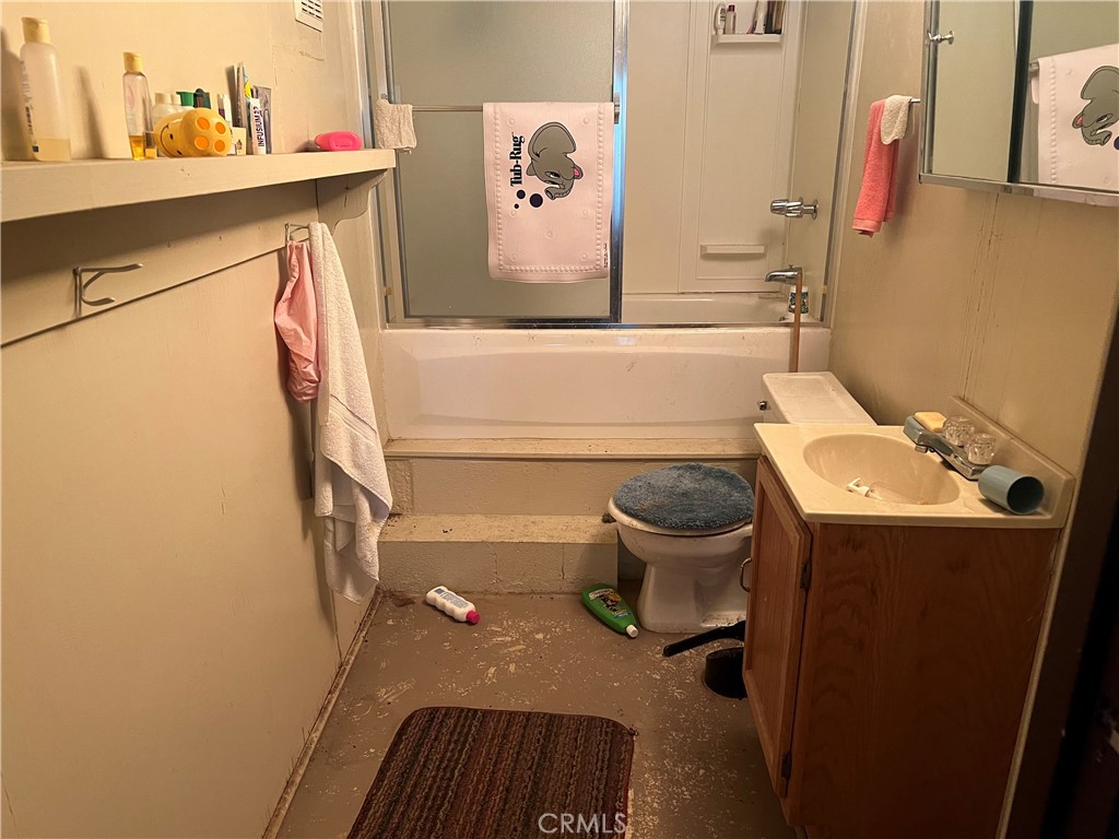https://media.crmls.org/medias/3969d131-9a7b-4793-8219-2110841d099e.jpg?preset=X-Large